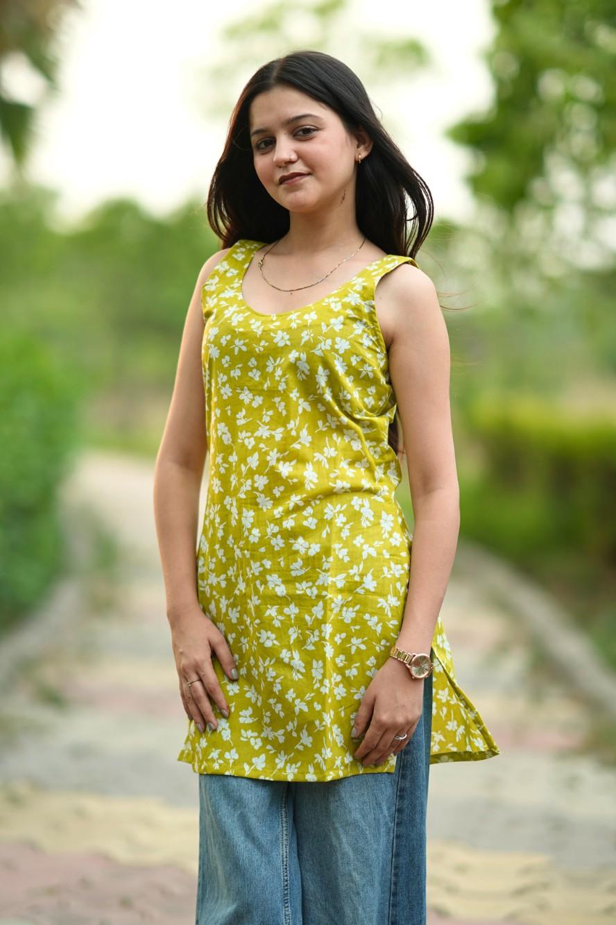 Saanvi Fitted Top