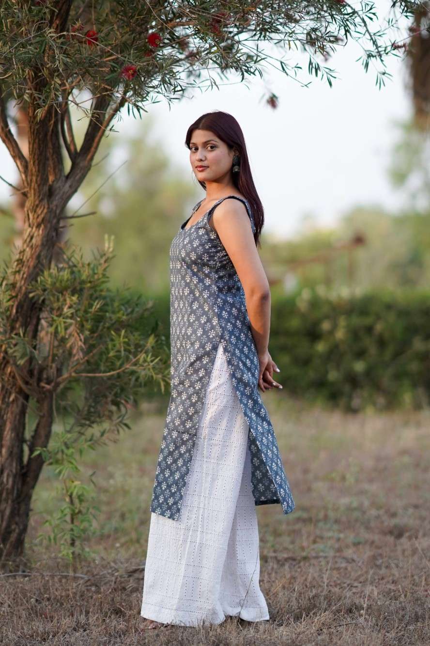 Aastha Deep Neck Kurti